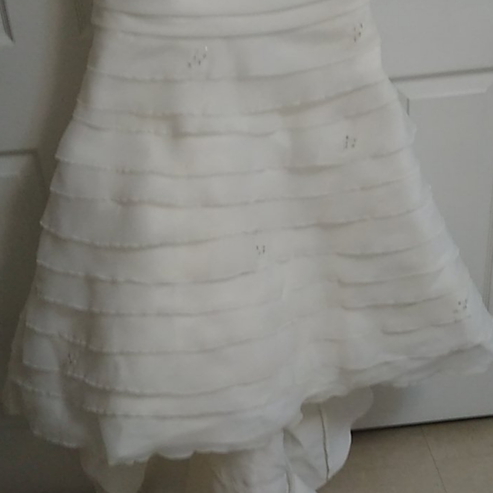 Wedding dress - Picture 2 of 4
